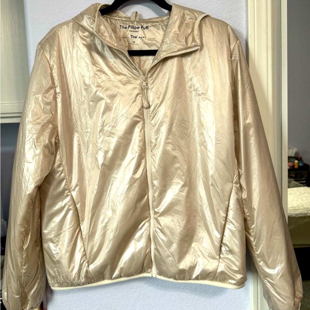 Aritzia TNA The Pillow Puff Packable Jacket Size Medium